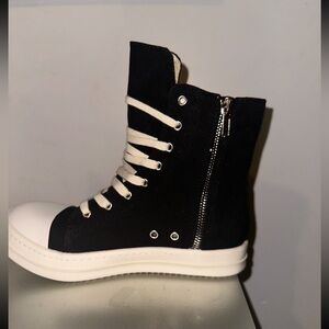 Brand new just ordered the wrong size never worn just tried them on.